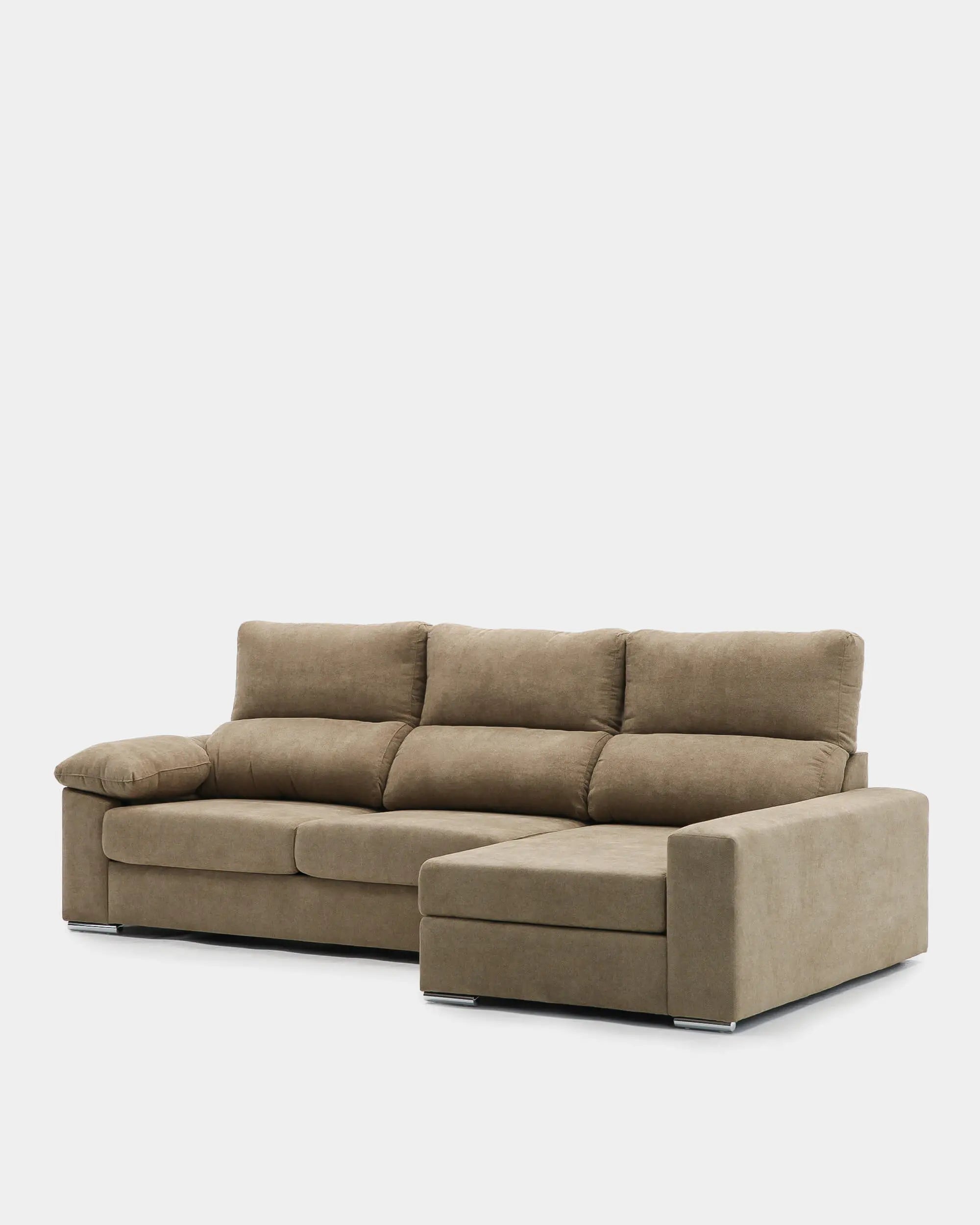 Chaiselongue Lisboa by Confort Liquidación featuring a modern design and plush upholstery in a cozy living room setting.