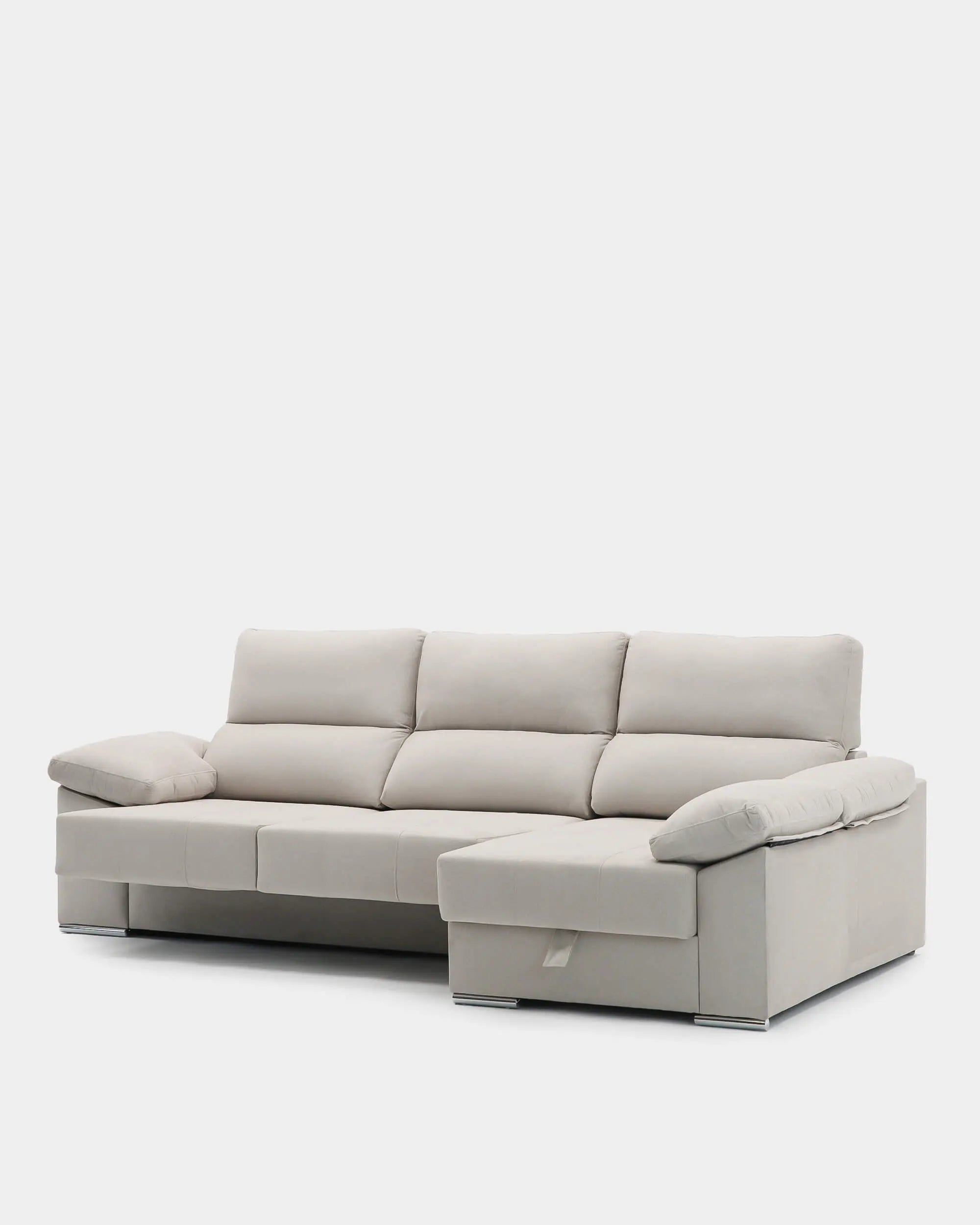 Chaiselongue Porto by Confort Liquidación featuring a modern design and plush cushions for comfortable lounging.