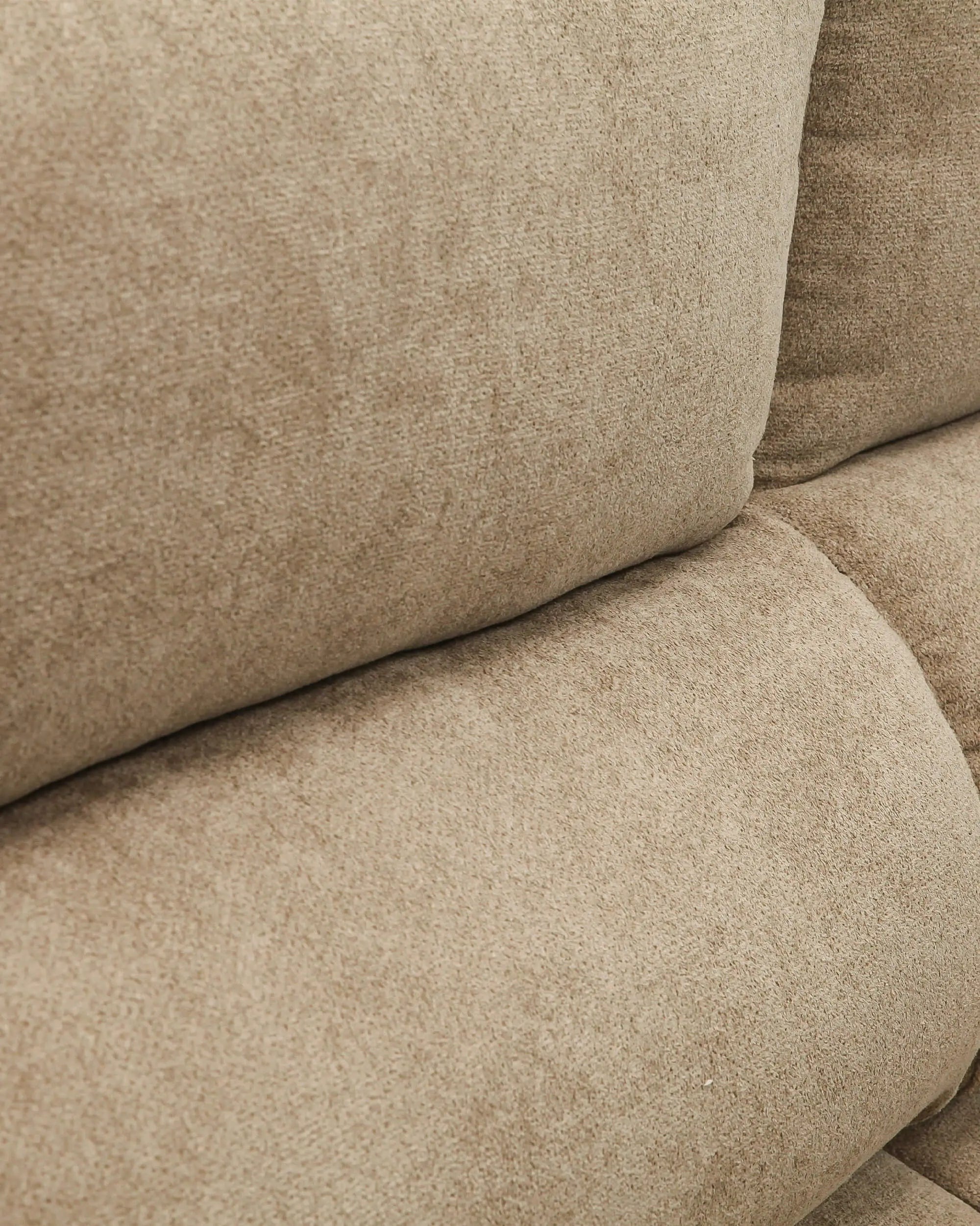 Chaiselongue Lisboa by Confort Liquidación featuring a modern design and plush upholstery in a spacious living room setting.