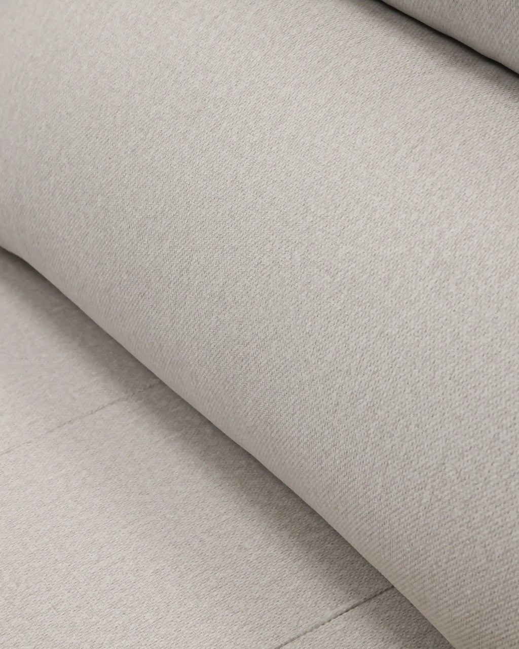 Chaiselongue Porto by Confort Liquidación featuring a modern design and plush upholstery in a cozy living room setting.