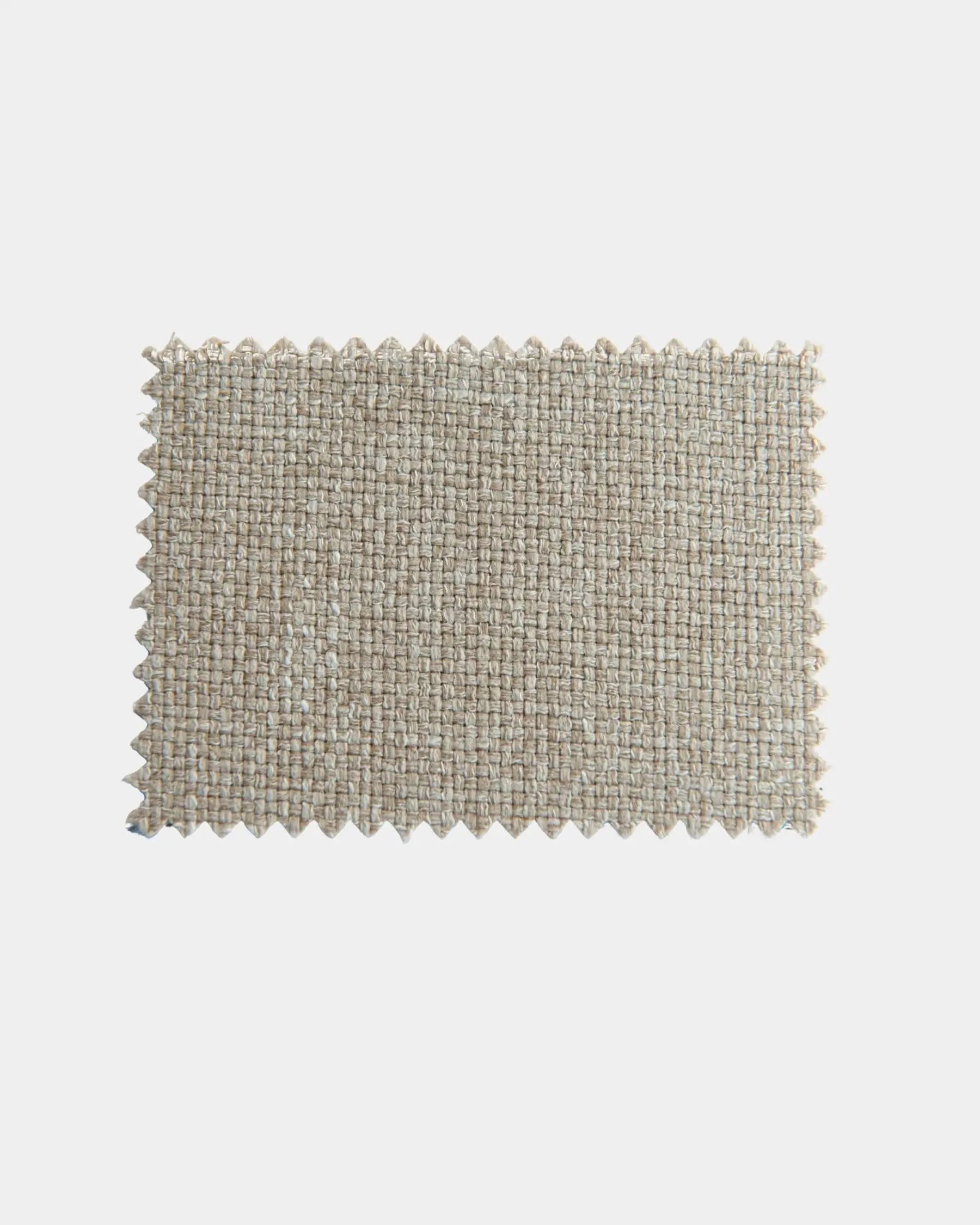 Chaiselongue Sove Crudo by Confort Liquidación in a light beige fabric with modern design and plush cushions.