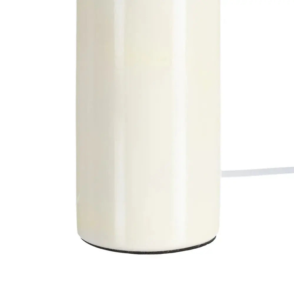 Lámpara de mesa de cerámica crema SKAY, con diseño elegante y suave acabado, ideal para iluminar cualquier espacio.