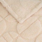 Cozy SKAY MANTA JACQUARD blanket featuring a textured design in soft, warm colors, perfect for home decor.