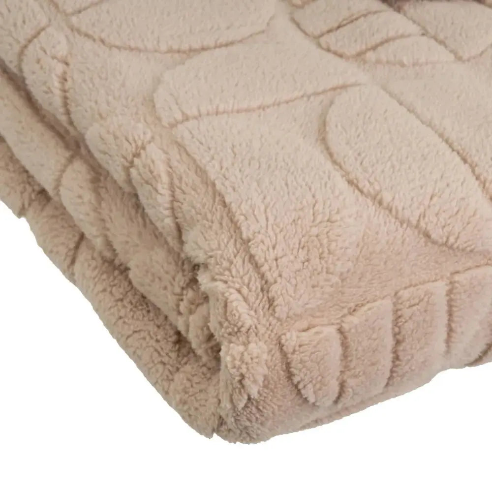 Cozy SKAY Manta Jacquard blanket featuring a stylish textured pattern in soft, warm tones.