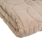 Cozy SKAY Manta Jacquard blanket featuring a stylish textured pattern in soft, warm tones.